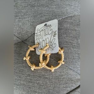 FREE PEOPLE NWT Twisted Gold Hoop Earrings